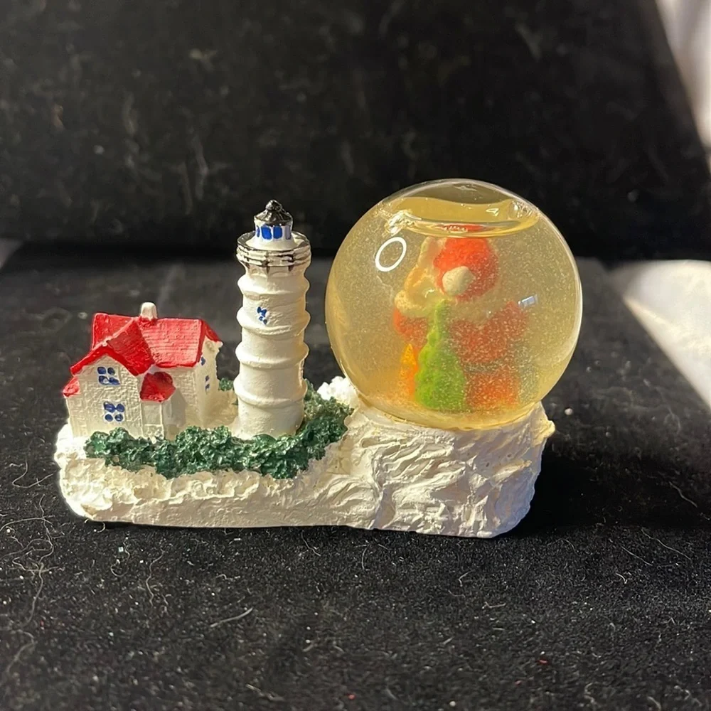 Small Snow Globe Lighthouse w/red roof house-color is clouded Santa is a floater